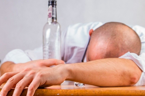 Как начать лечить алкоголика: методы убеждения